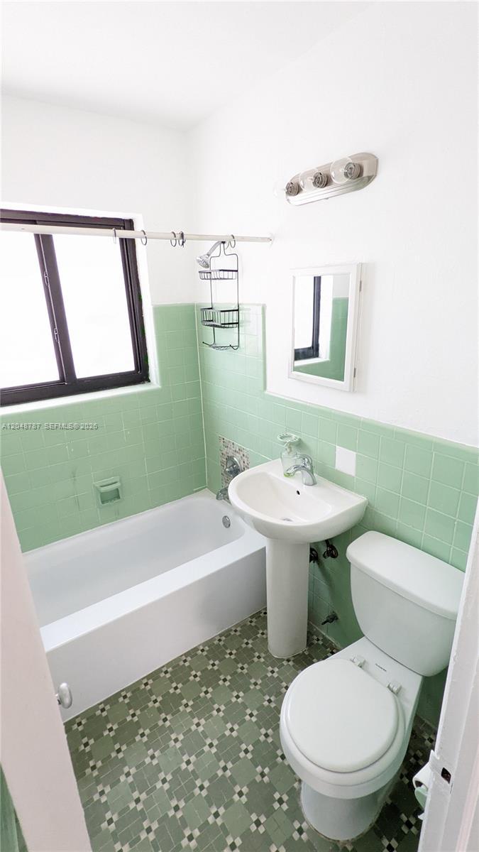 811 81st St # 2, Miami Beach FL 33141 photo 4