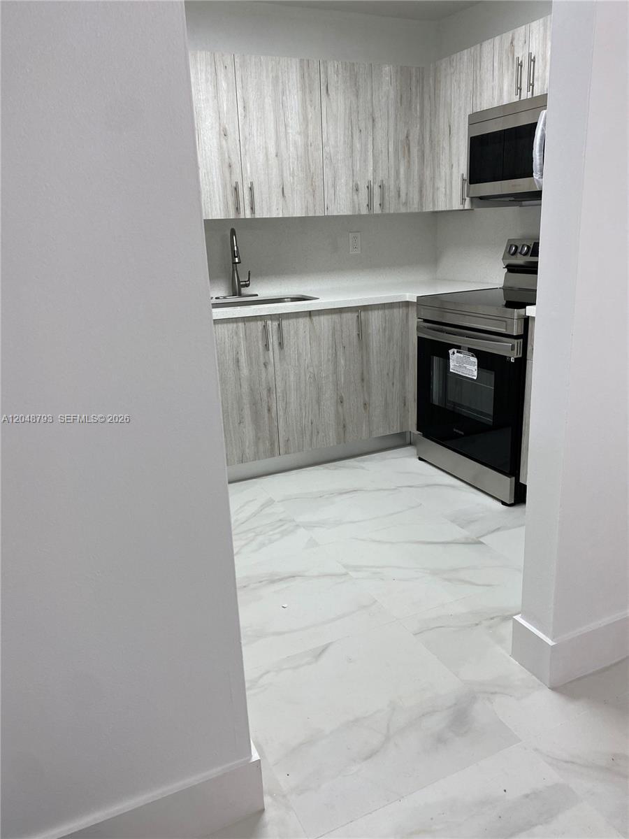 6190 W 19th Ave # 206, Hialeah FL 33012 photo 4