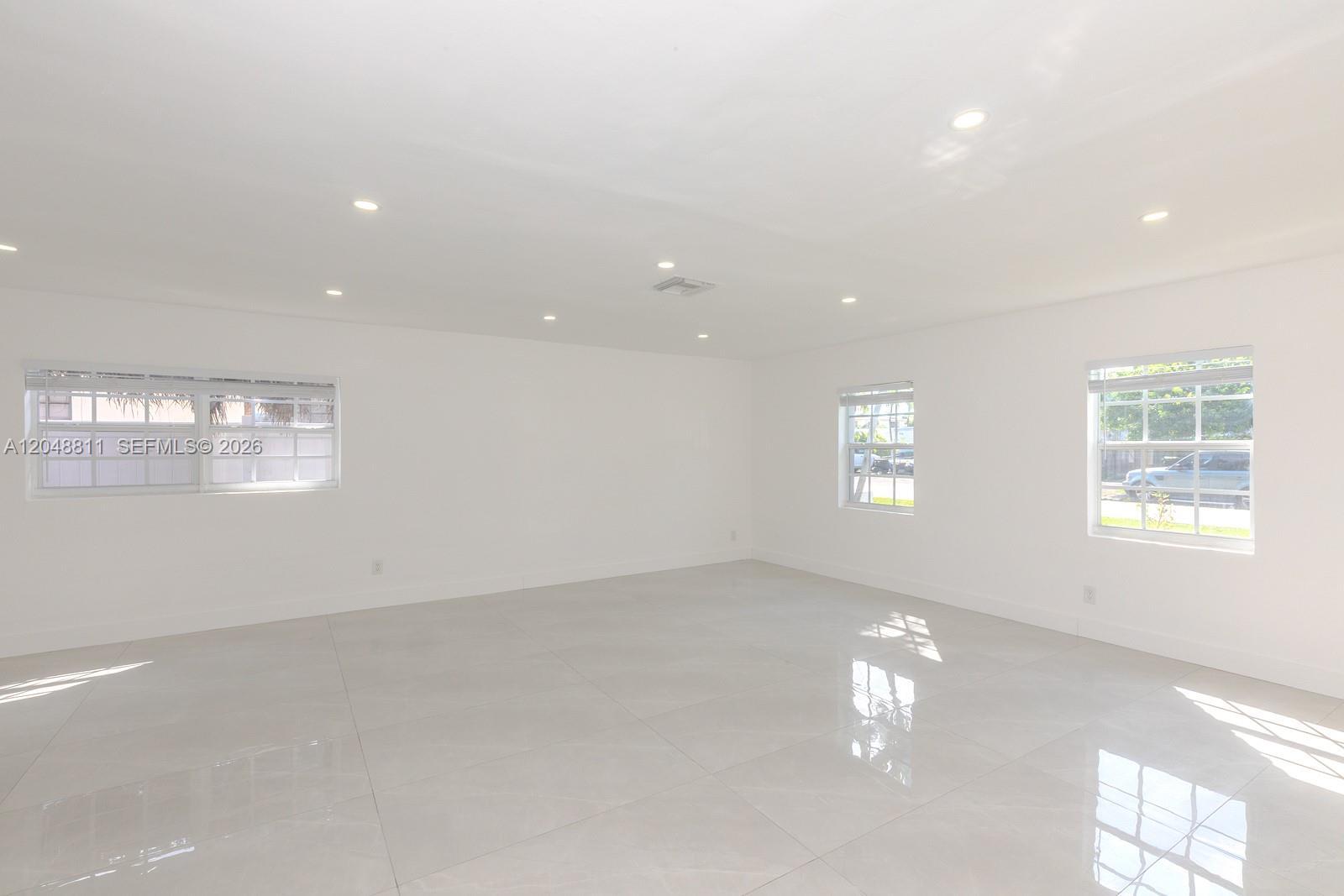 913 NE 2nd St, Hallandale Beach FL 33009 photo 5