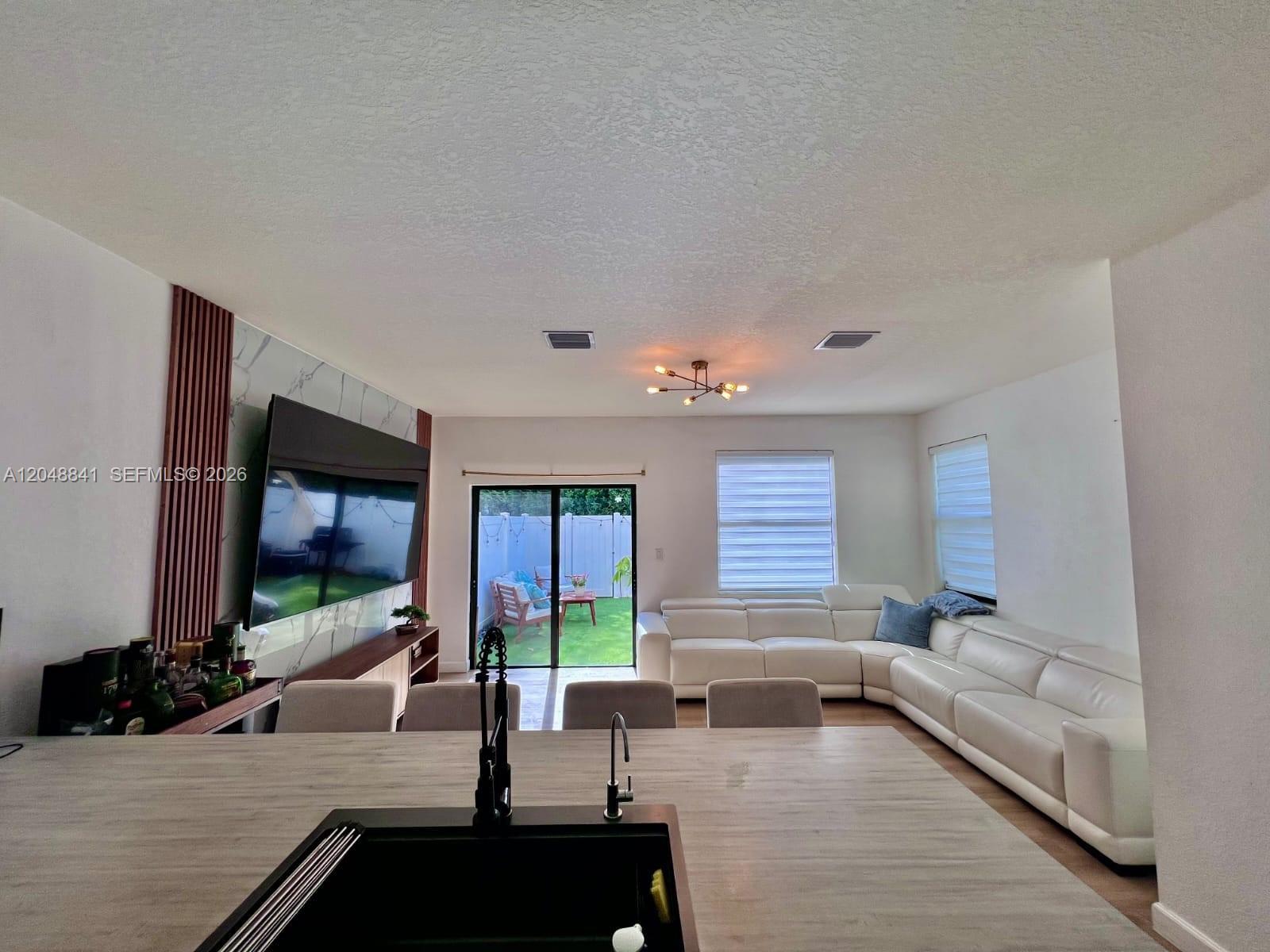 10939 W 32nd Ln, Hialeah FL 33018 photo 2