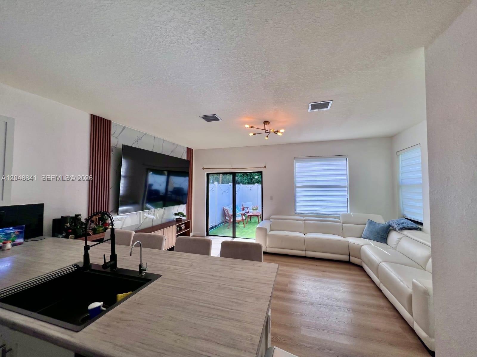 10939 W 32nd Ln, Hialeah FL 33018