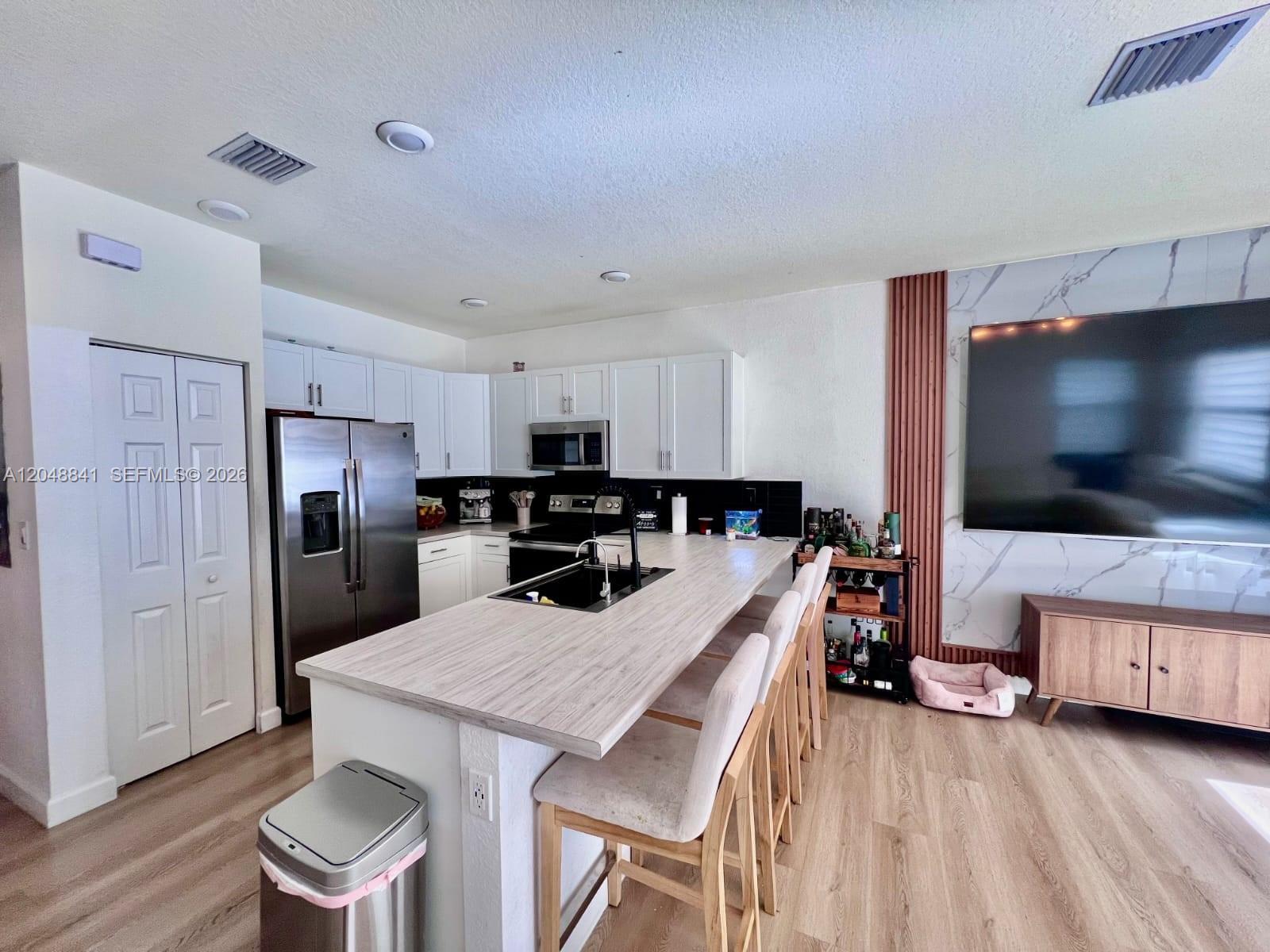 10939 W 32nd Ln, Hialeah FL 33018 photo 5