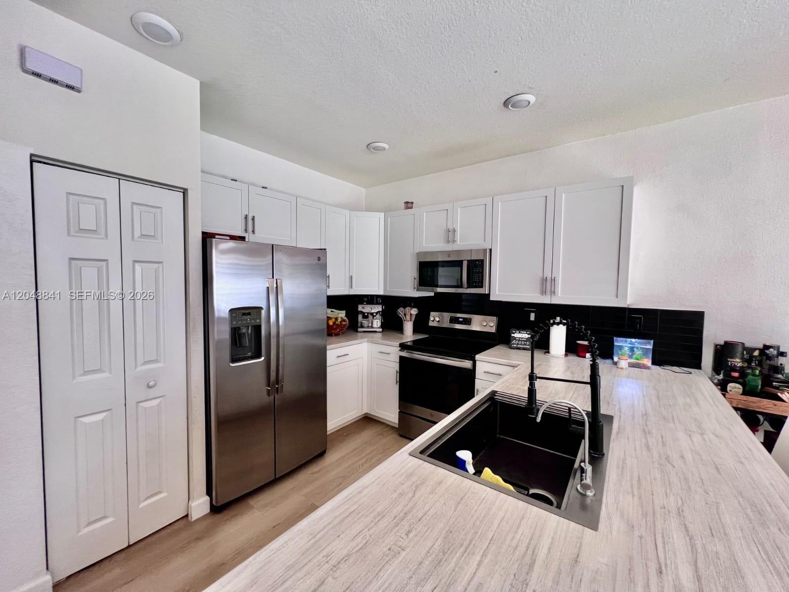 10939 W 32nd Ln, Hialeah FL 33018 photo 4