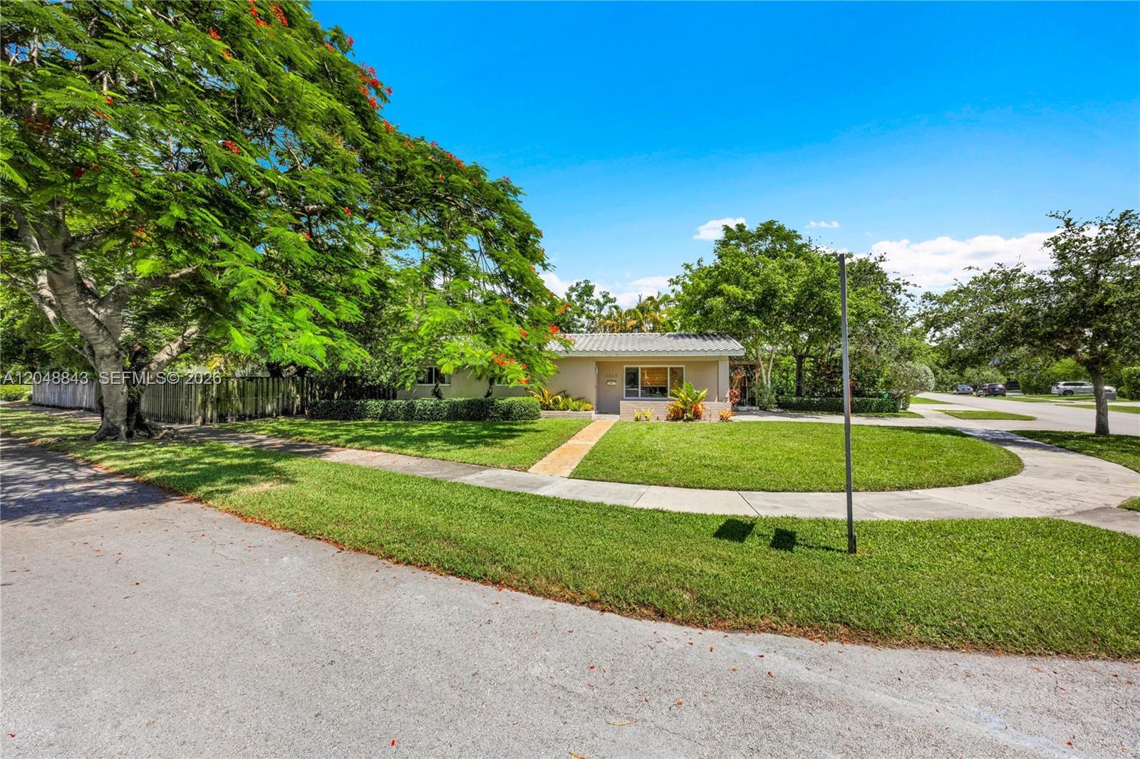 6325 SW 84th St, Miami FL 33143 photo 2