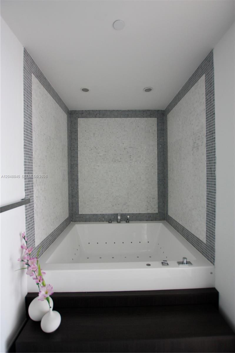 200 Biscayne Boulevard Way # 3209, Miami FL 33131 photo 5