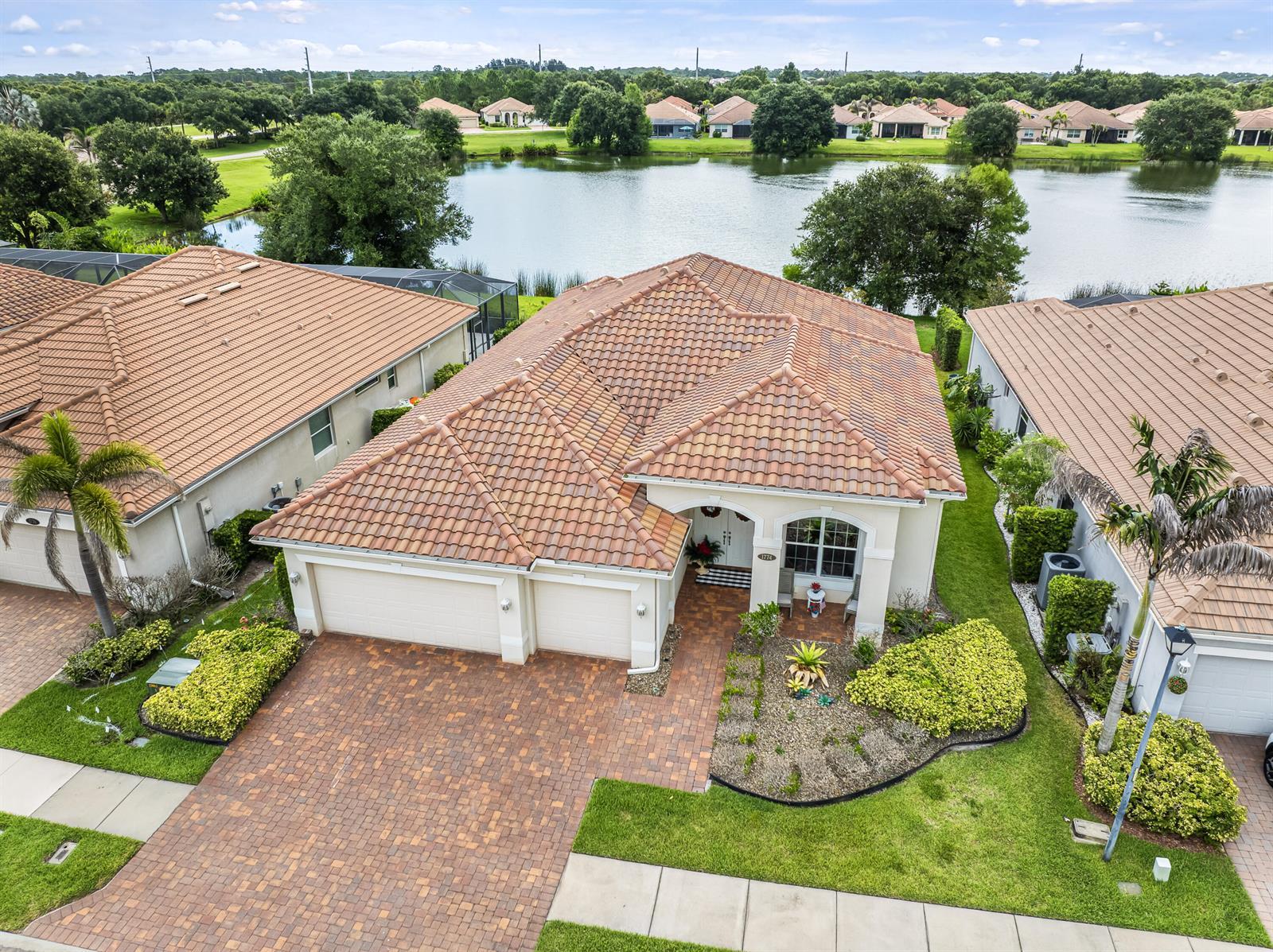 1774 Belmont Circle SW, Vero Beach FL 32968 photo 2
