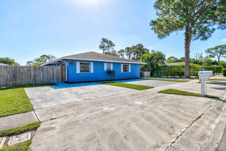 9046 E Highland Pines Boulevard E, Palm Beach Gardens FL 33418
