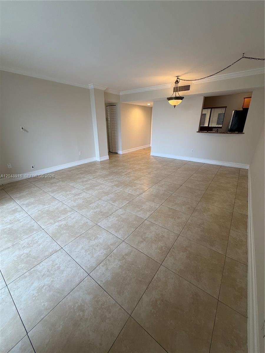 8635 NW 8th St # 303, Miami FL 33126 photo 4