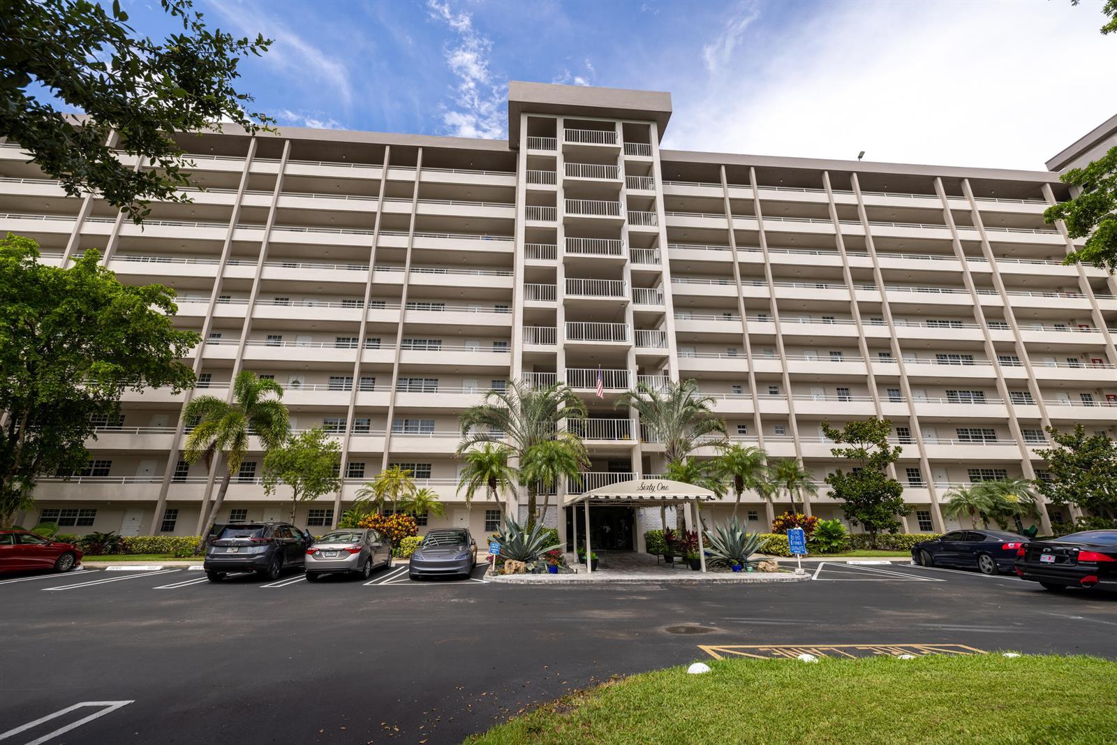 575 Oaks Lane # 708, Pompano Beach FL 33069 photo 2