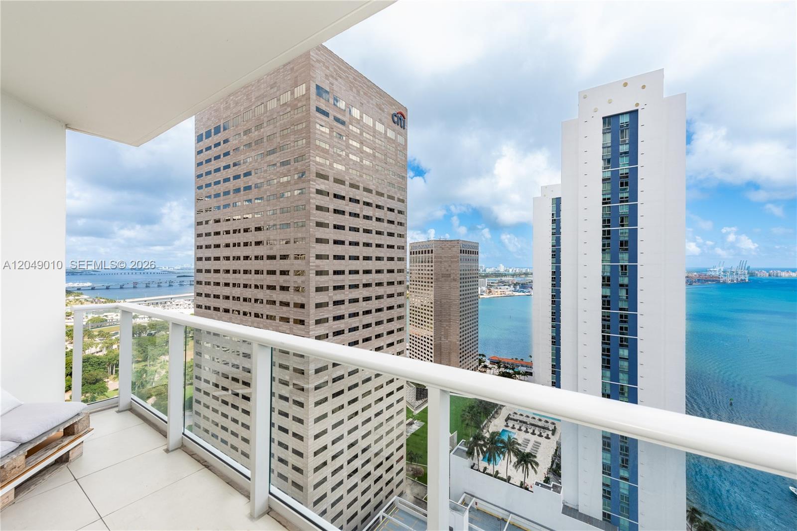 300 S Biscayne Blvd # 2814, Miami FL 33131 photo 2