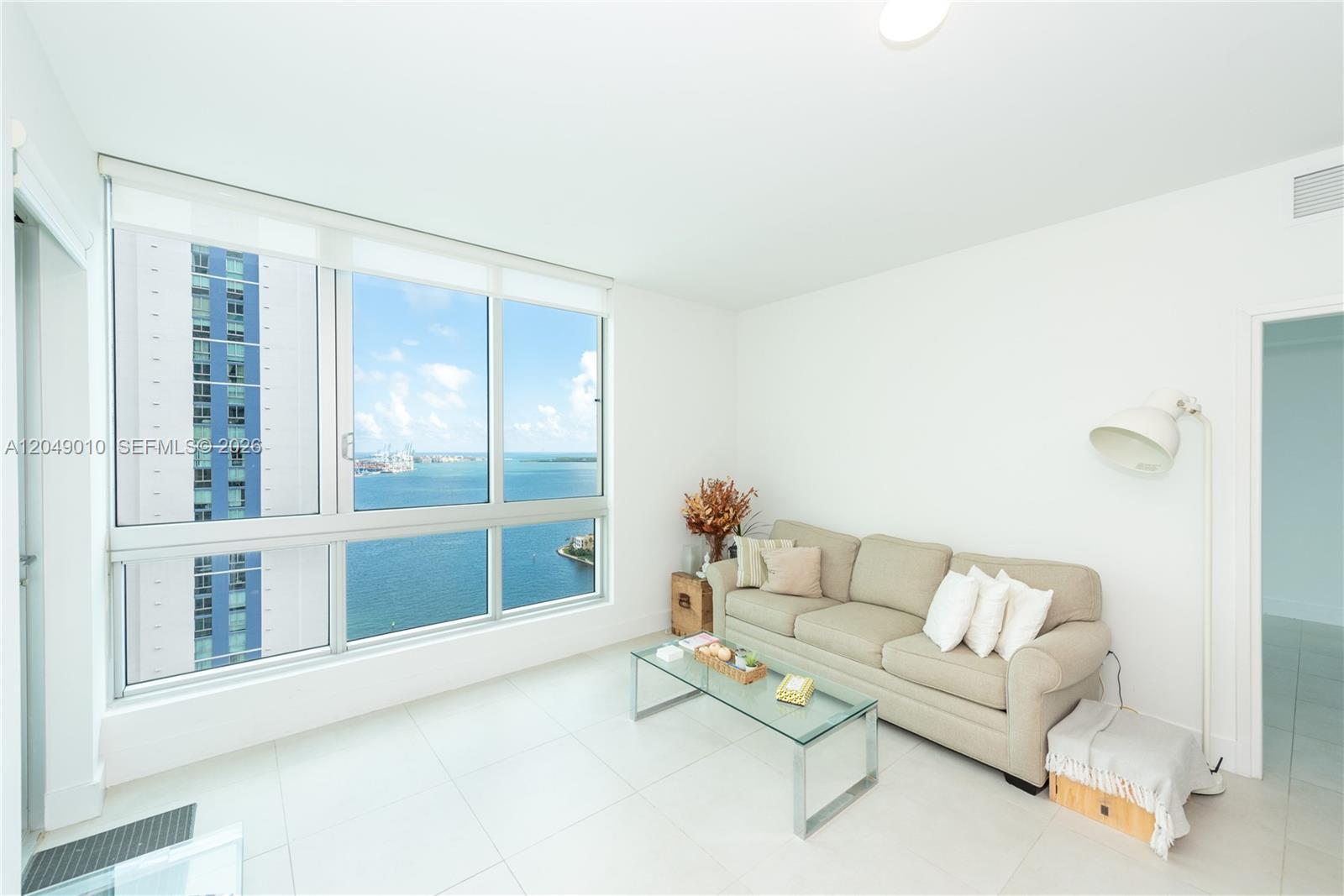 300 S Biscayne Blvd # 2814, Miami FL 33131 photo 4