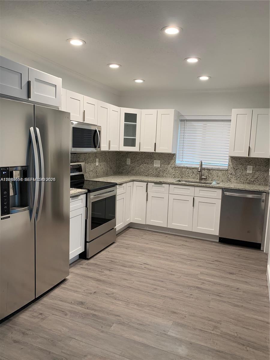 28 SE 7th St, Dania Beach FL 33004 photo 4