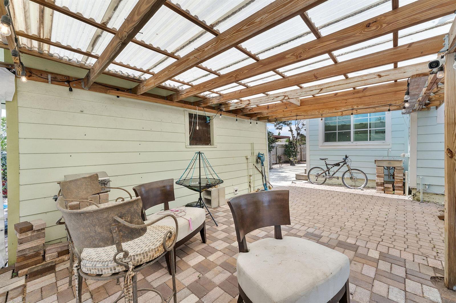 506 Malverne Road, West Palm Beach FL 33405 photo 4