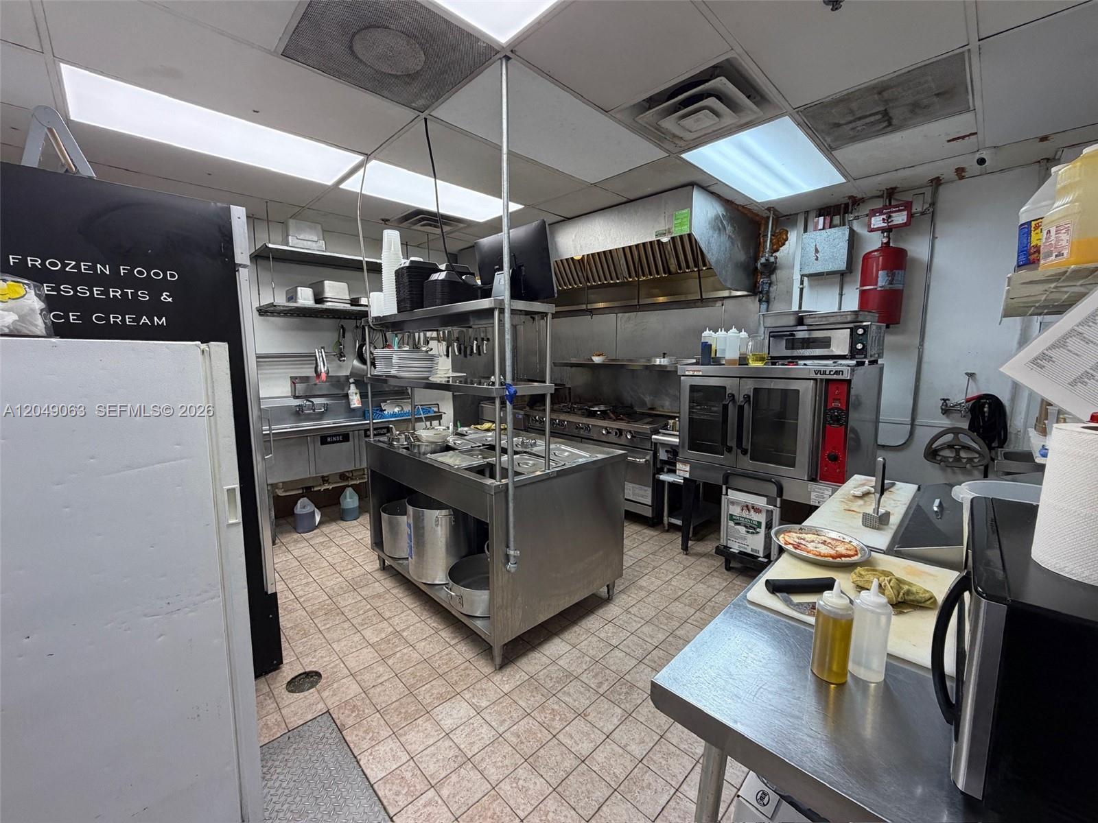 Restaurant space NW For Lease, Miami FL 33122