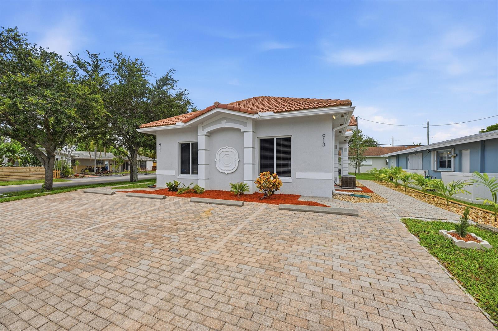 911 NE 12th Avenue, Pompano Beach FL 33060