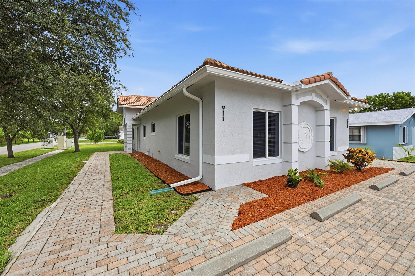 911 NE 12th Avenue, Pompano Beach FL 33060 photo 4