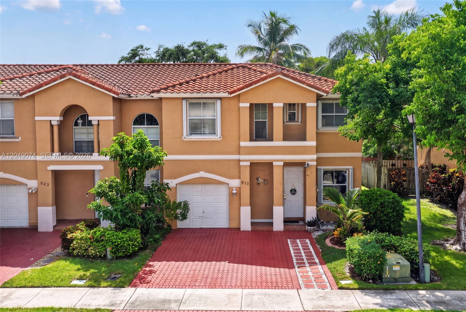913 NW 135th Ave, Pembroke Pines FL 33028 photo 2