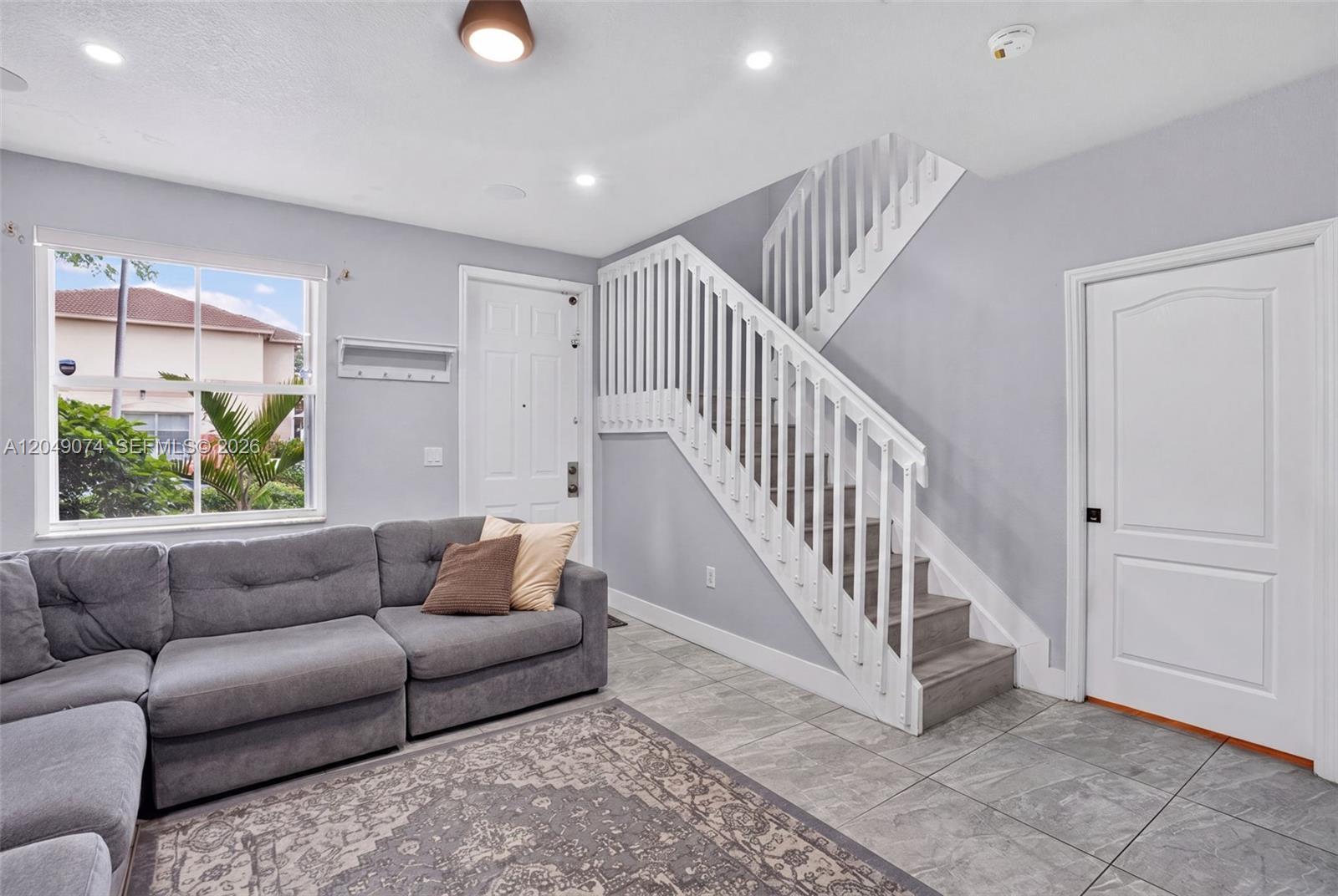 913 NW 135th Ave, Pembroke Pines FL 33028 photo 4