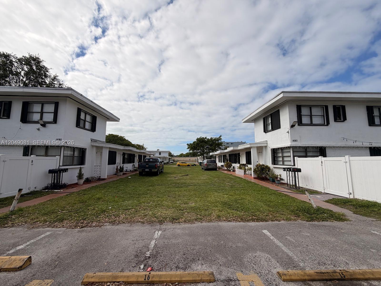 1690 NE 151th St # 12, Miami FL 33181 photo 2