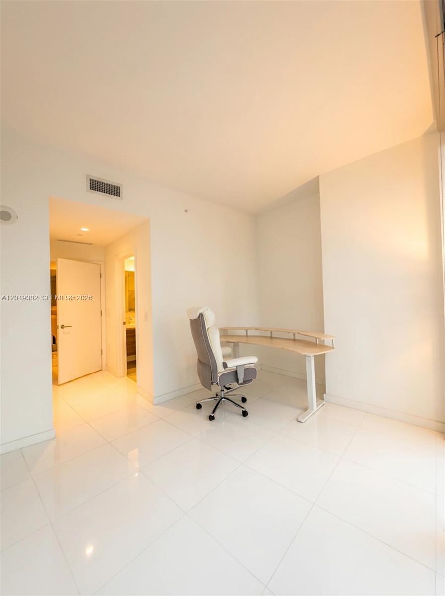 851 NE 1st Ave # 2301, Miami FL 33132 photo 4