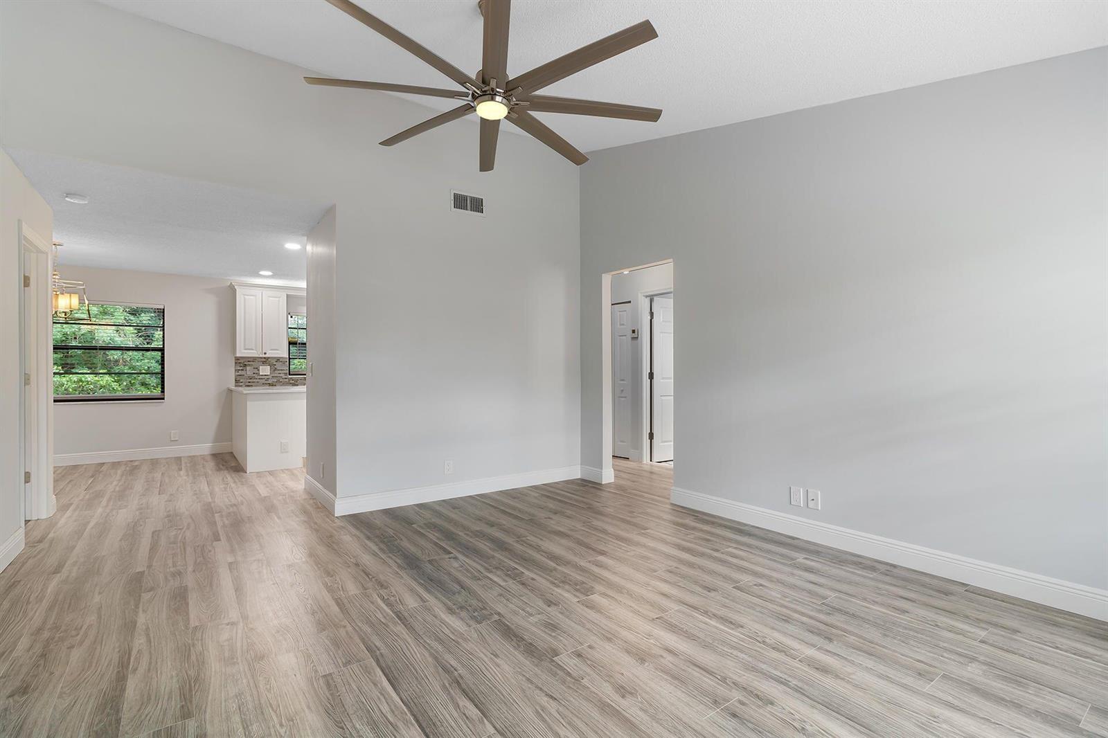 9 Vía De Casas Norte, Boynton Beach FL 33426 photo 3