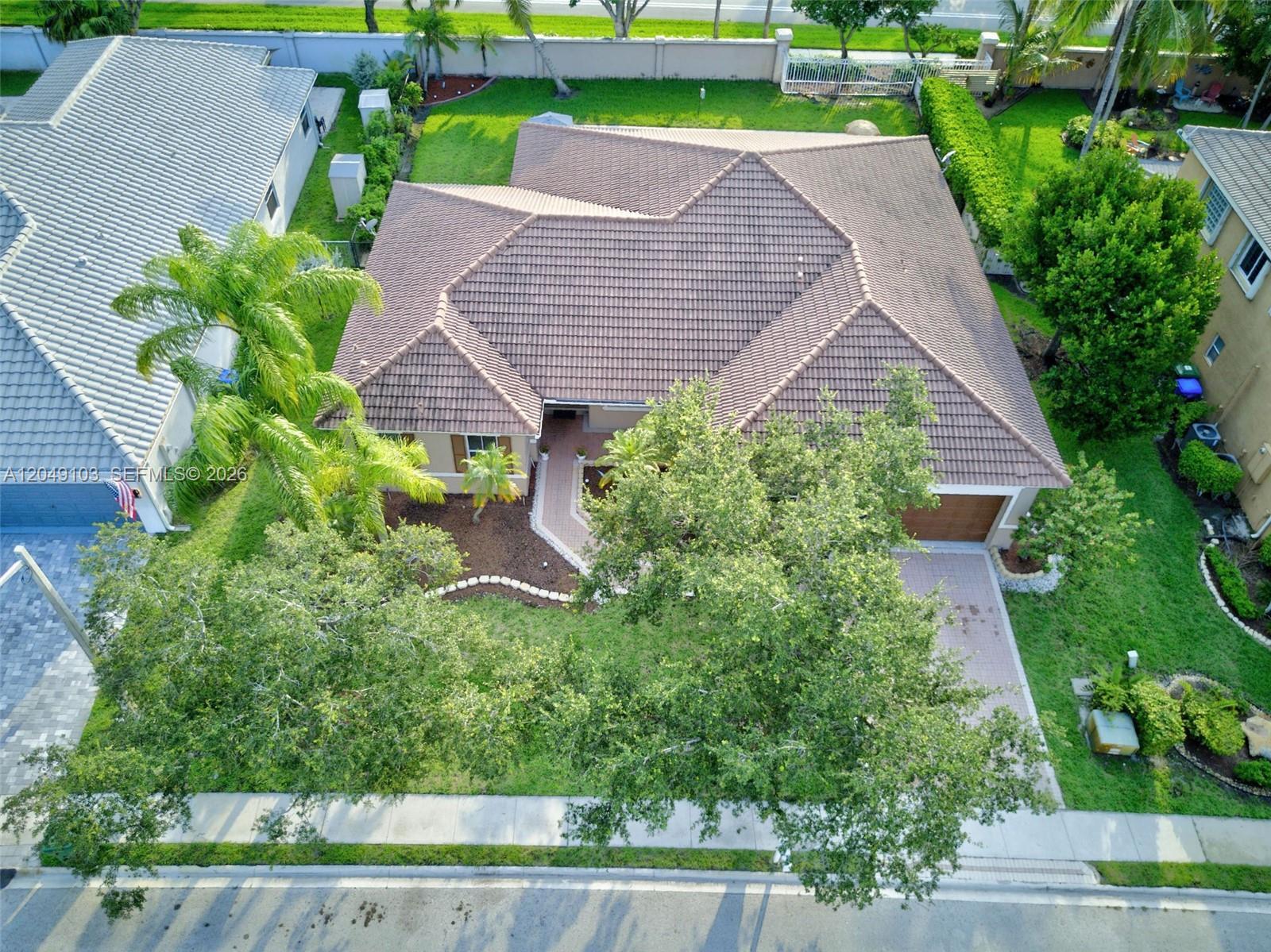 744 SW 159th Ln, Pembroke Pines FL 33027 photo 2