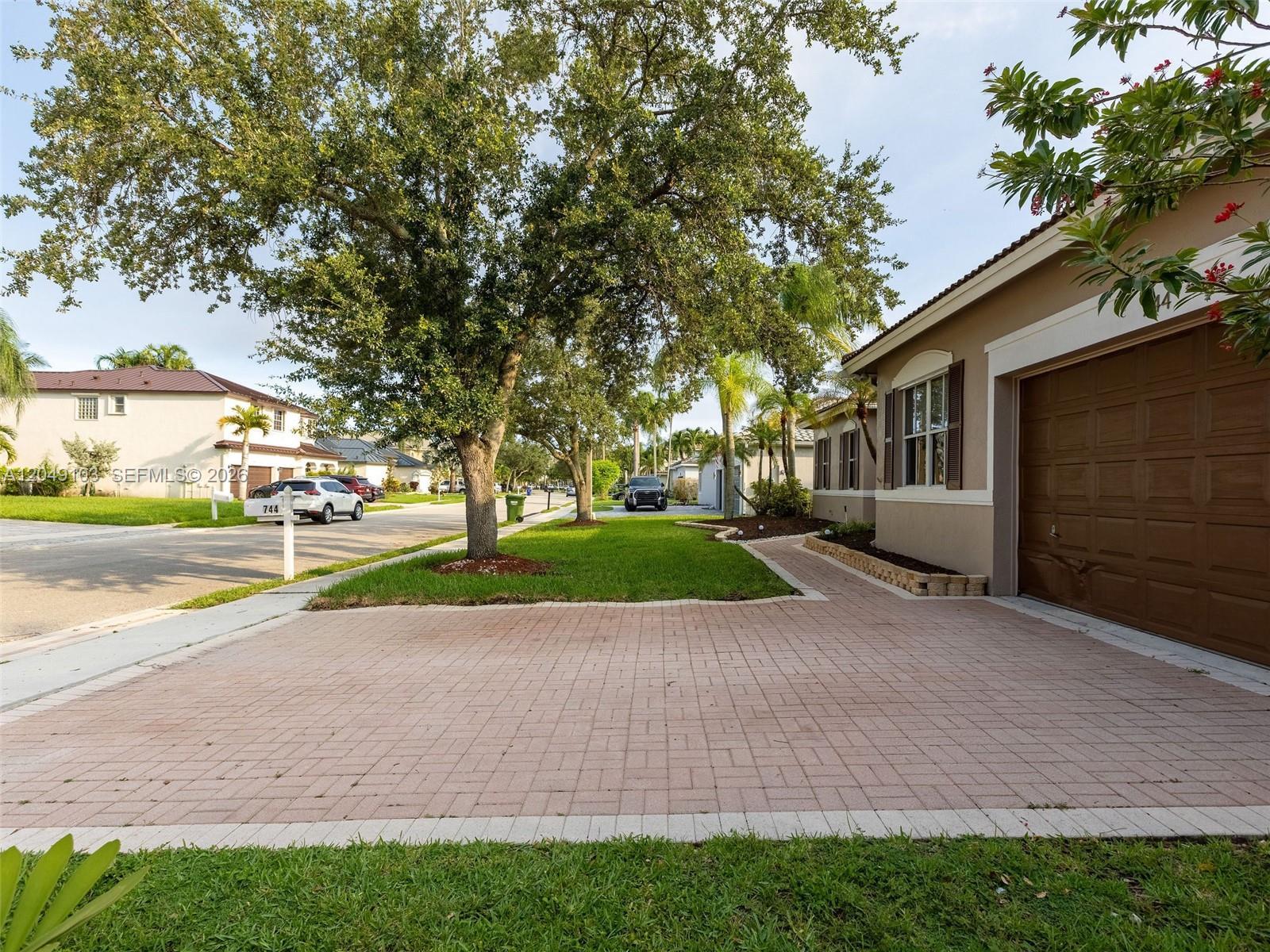 744 SW 159th Ln, Pembroke Pines FL 33027 photo 4