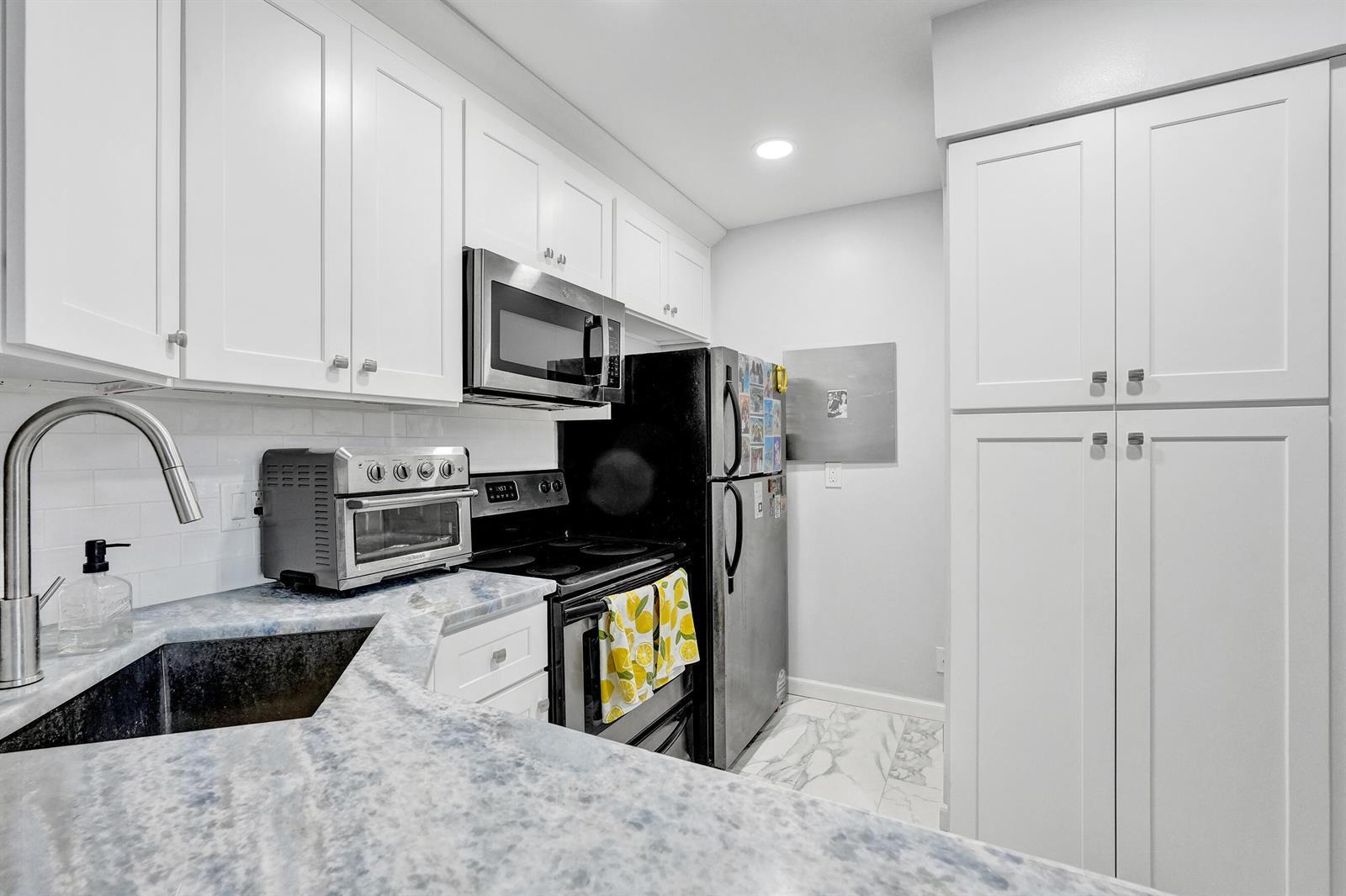 1008 Green Pine Boulevard # D3, West Palm Beach FL 33409 photo 5