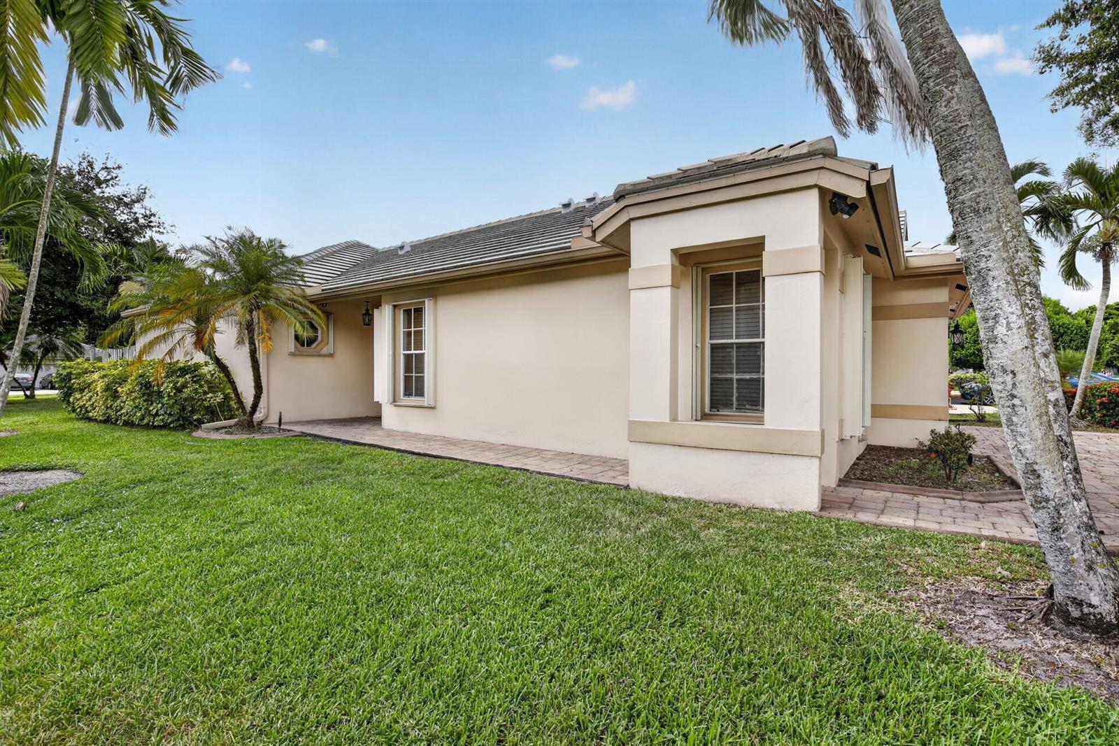 2640 Millwood Court, Davie FL 33328 photo 4