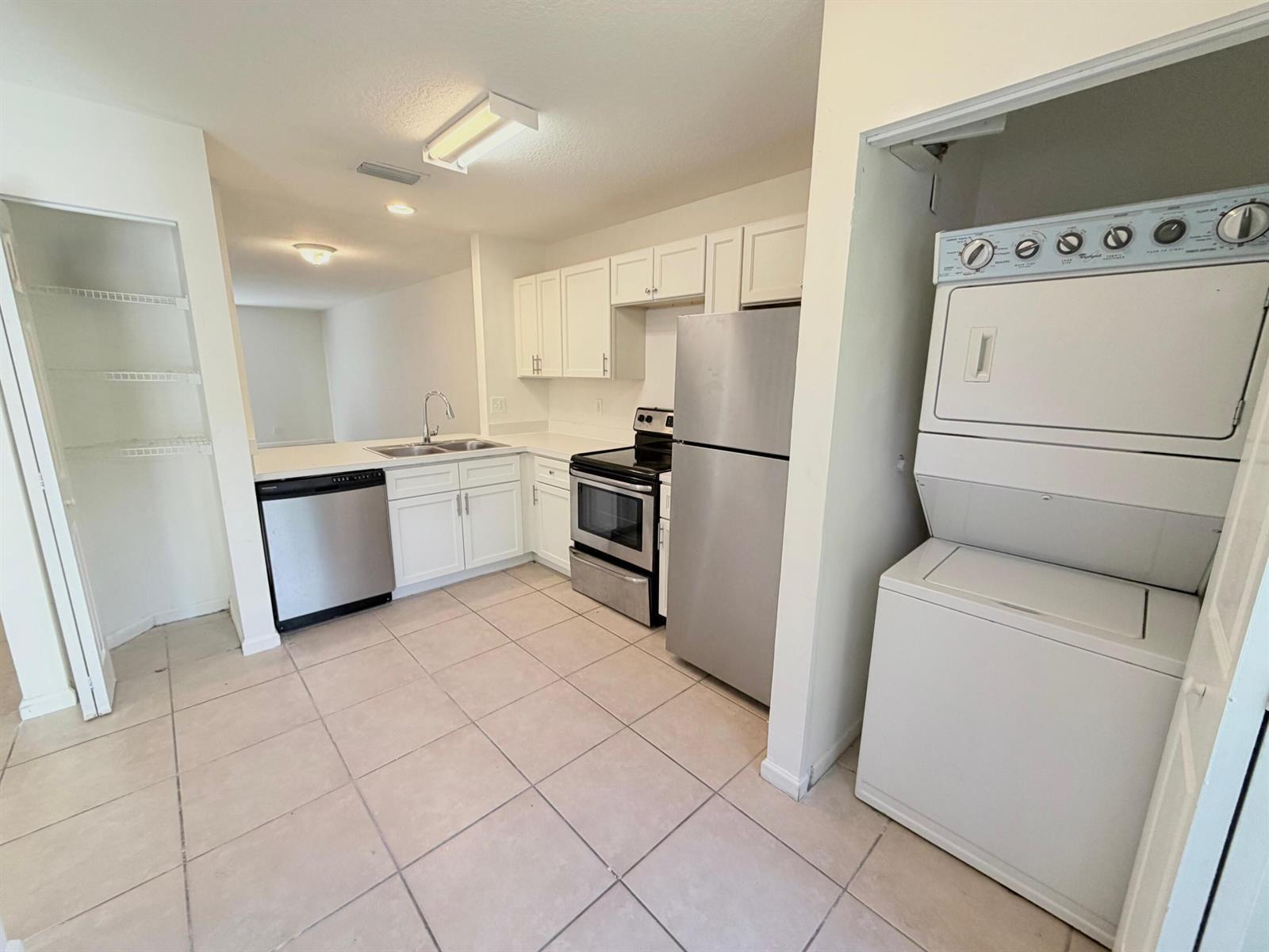 910 Summit Lake Drive, West Palm Beach FL 33406 photo 2