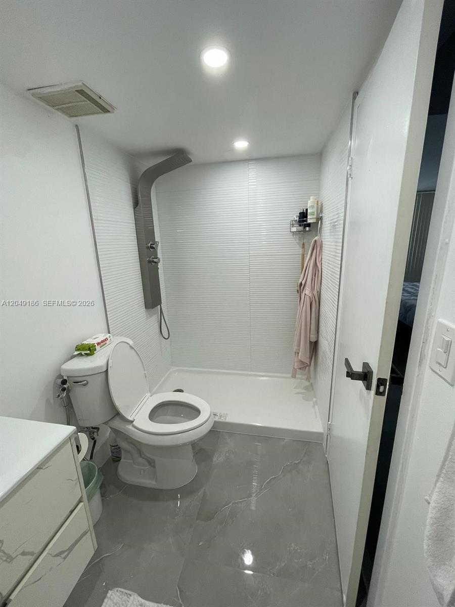 7601 E Treasure Dr # 1017, North Bay Village FL 33141 photo 3