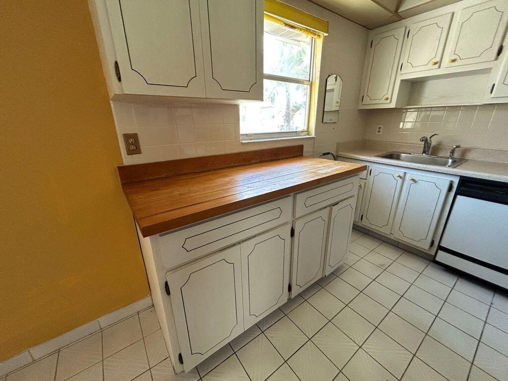 137 Saxony C Terrace, Delray Beach FL 33446 photo 2