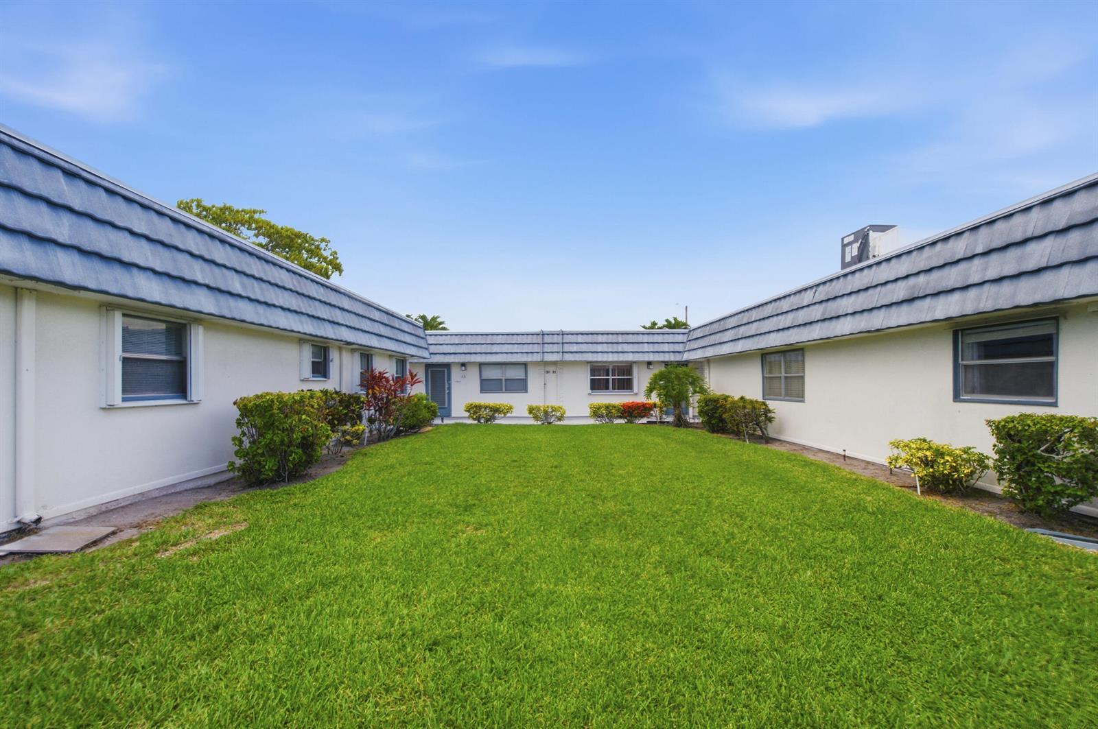 30 Waterford B, Delray Beach FL 33446 photo 2