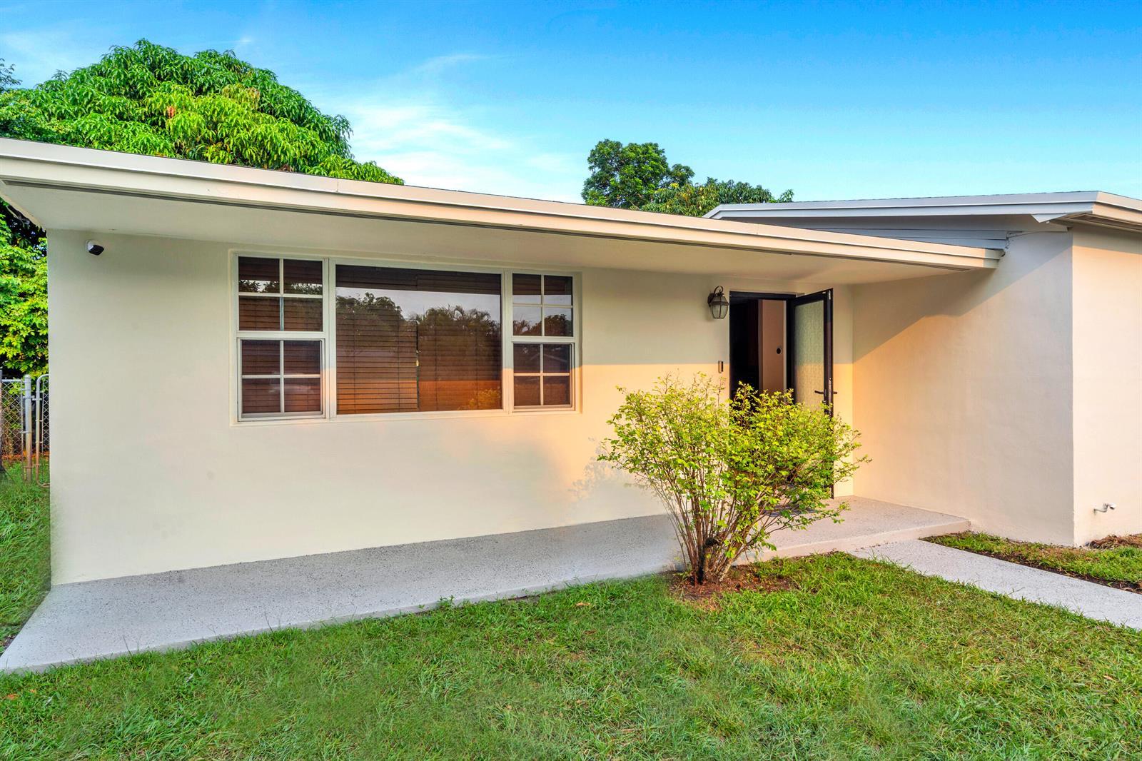 301 N 65th Way, Hollywood FL 33024 photo 4