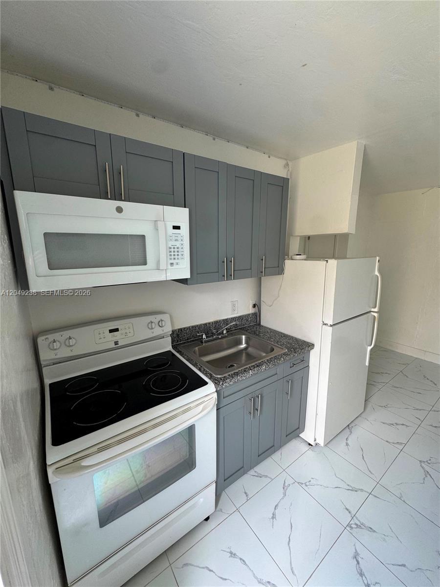 North Miami Beach, FL 33162 photo 5