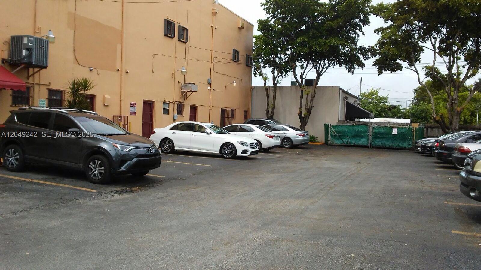 Miami, FL 33135 photo 2