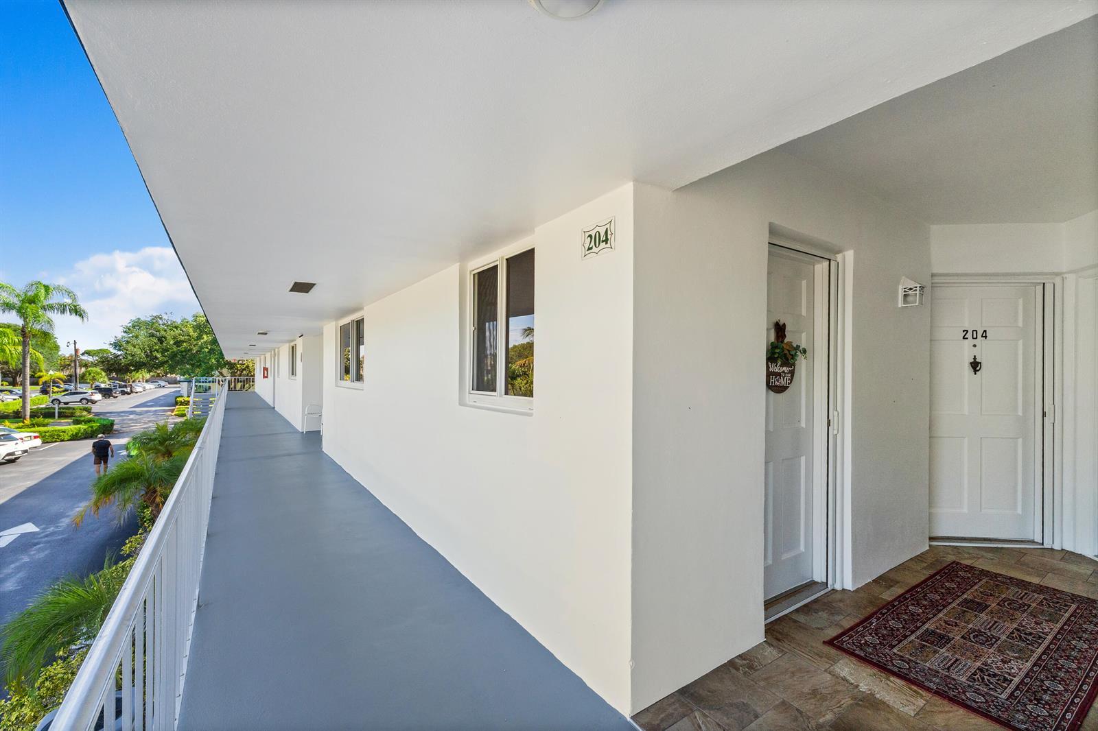 4 Westwood Avenue, Jupiter FL 33469 photo 2