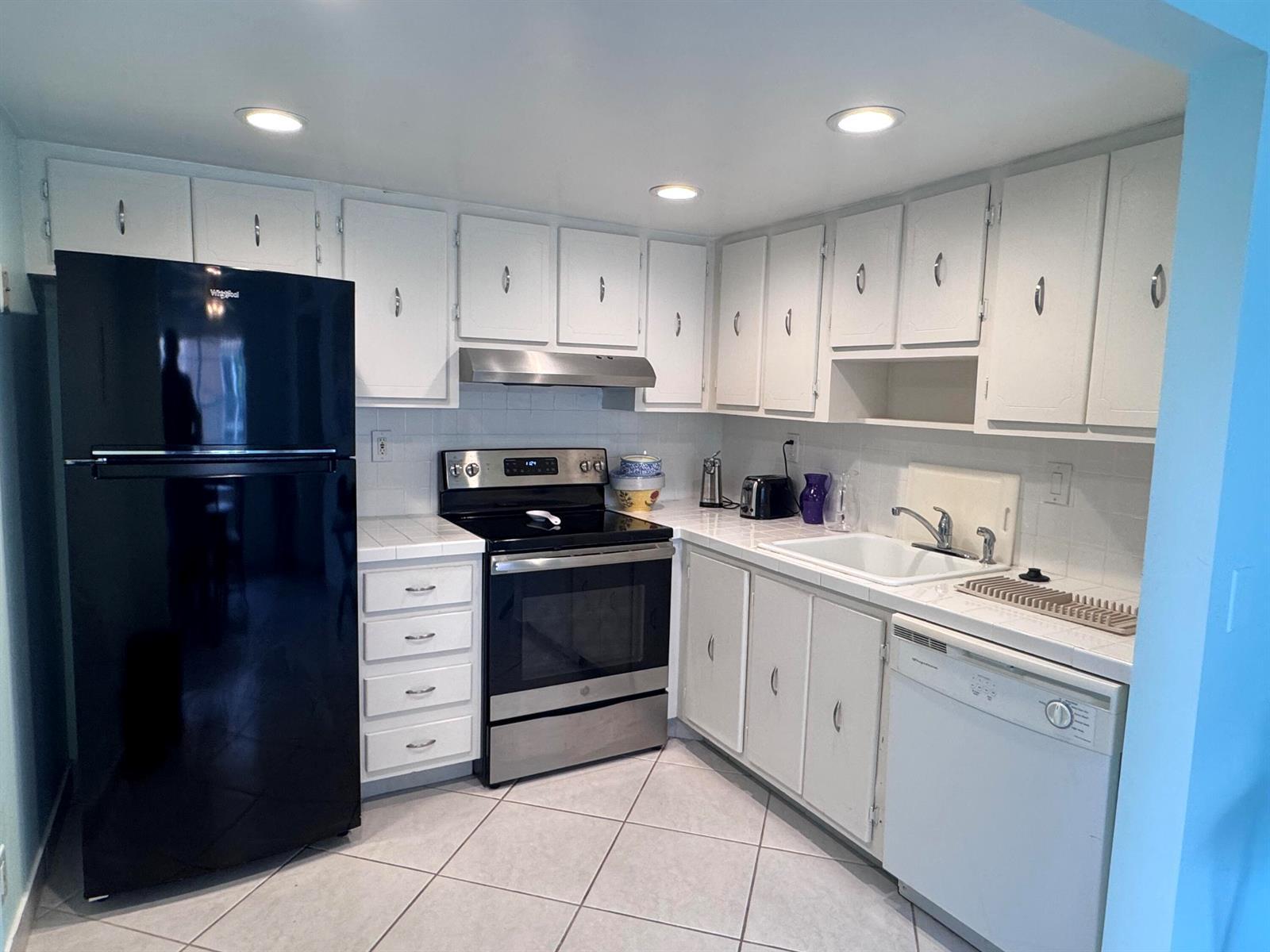 641 Burgundy N, Delray Beach FL 33484 photo 2