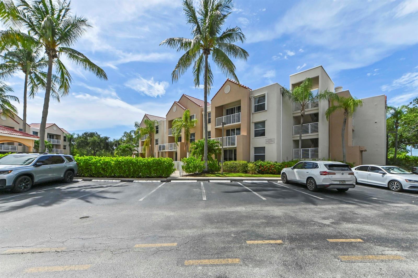 2711 Ocean Club Boulevard # 207, Hollywood FL 33019 photo 2