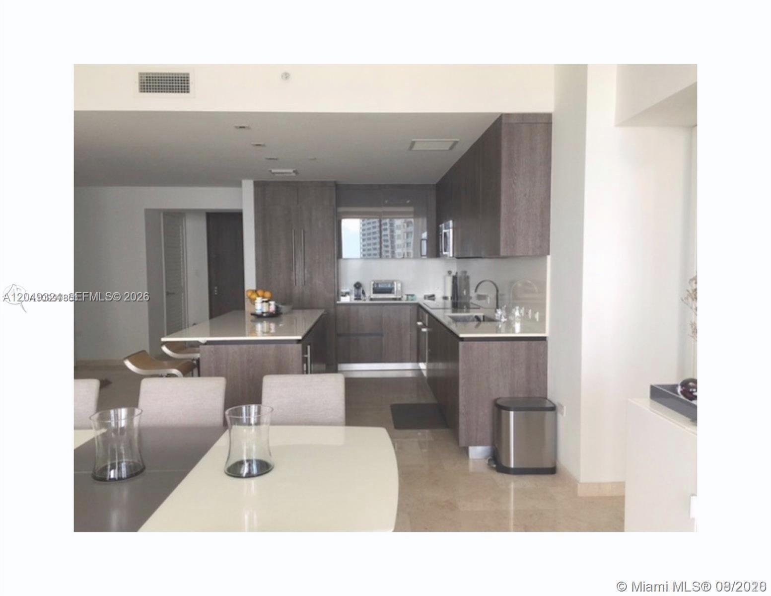 68 SE 6th St # 2007, Miami FL 33131