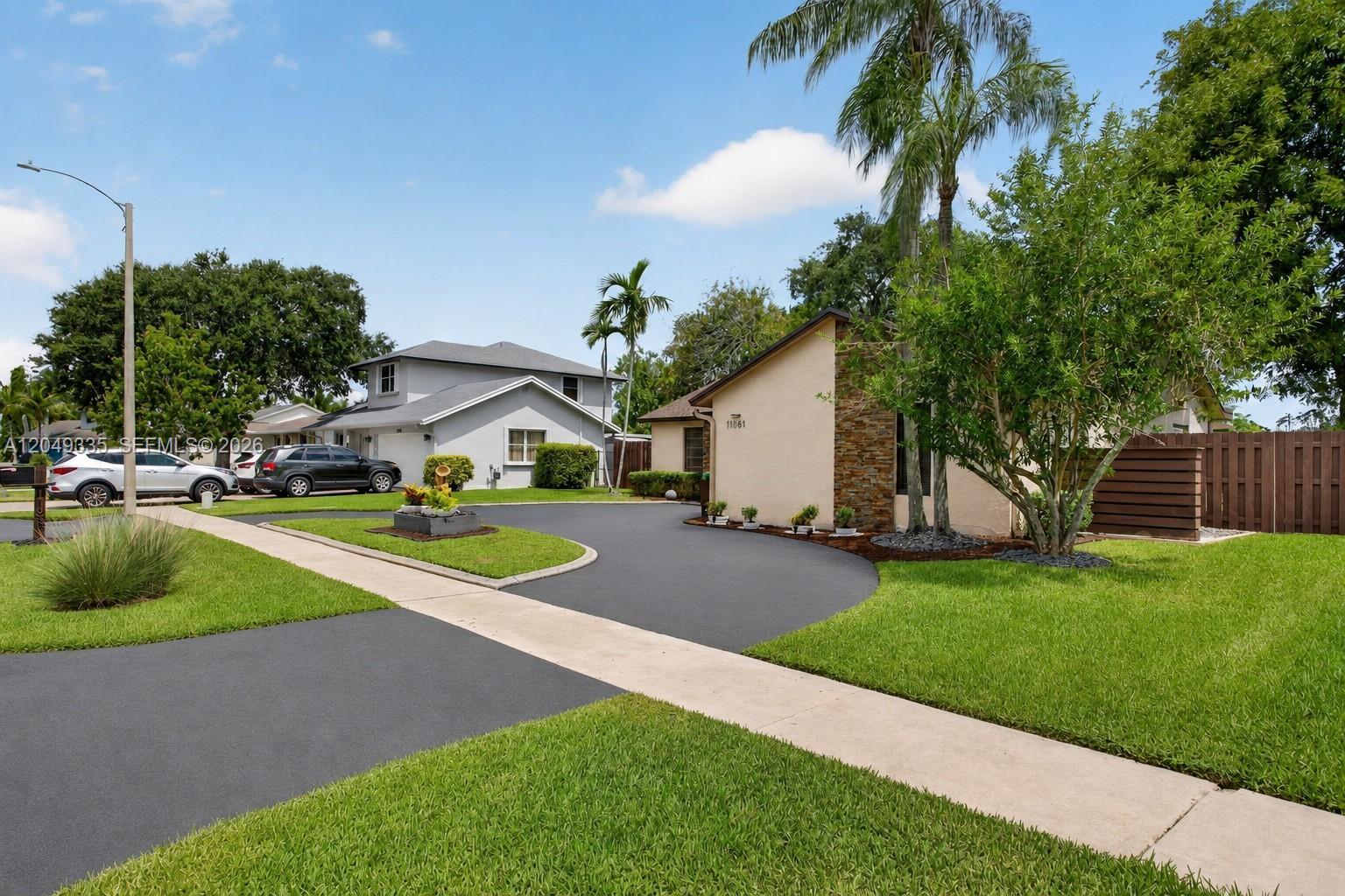 11861 NW 41st St, Sunrise FL 33323 photo 2