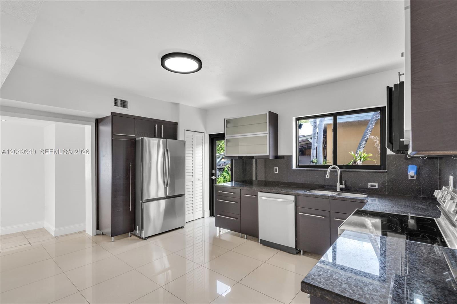 944 SW 10th Avenue, Miami FL 33130 photo 5