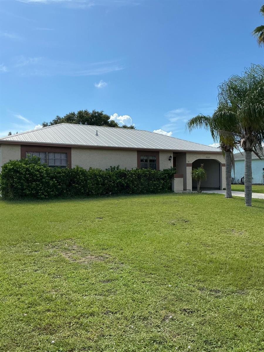 1537 SE Arenson Lane, Port St. Lucie FL 34952