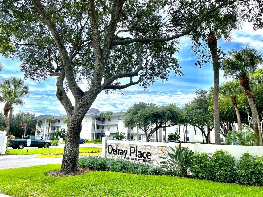 240 SE 10th Street, Delray Beach FL 33483 photo 2