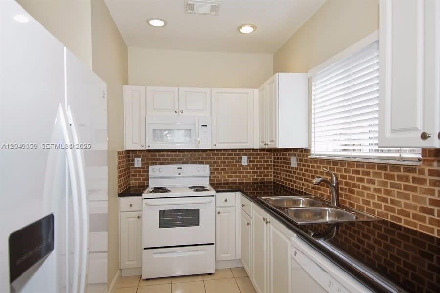 Homestead, FL 33033 photo 2