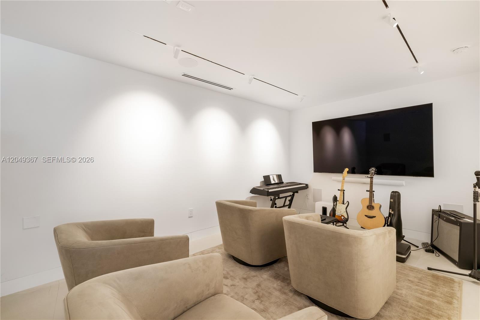7180 E Lago Dr, Coral Gables FL 33143 photo 4