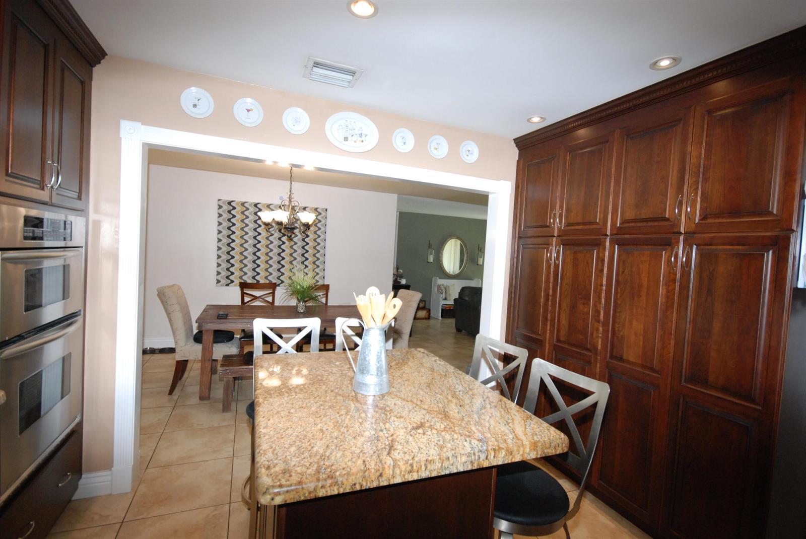 7151 SW 5th Court, Pembroke Pines FL 33023 photo 4