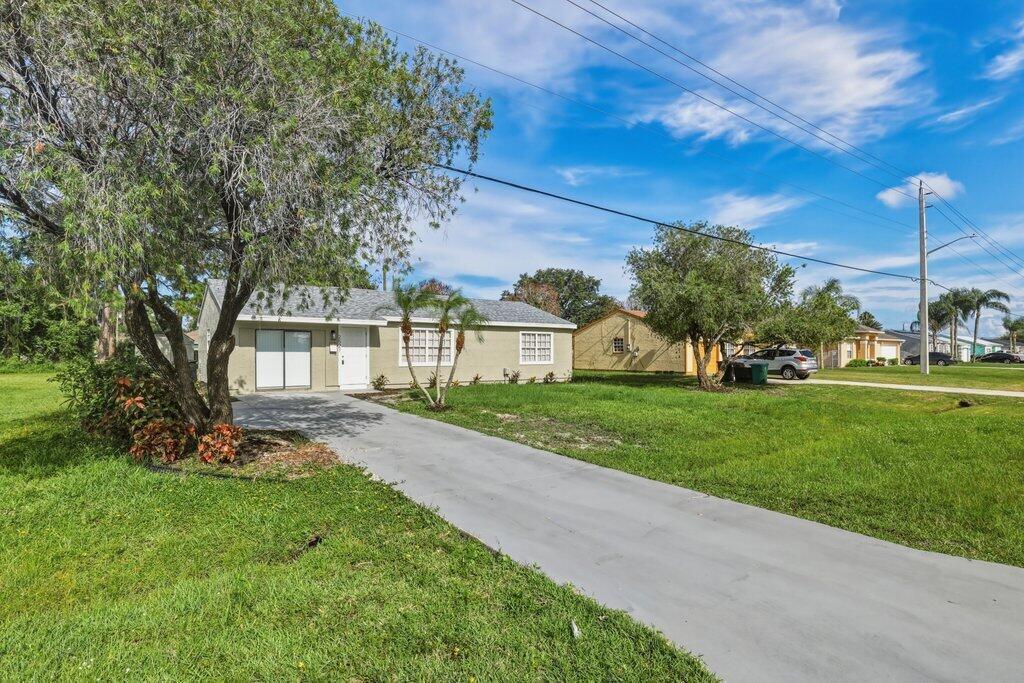2521 SE Berkshire Boulevard, FL 34952 photo 2
