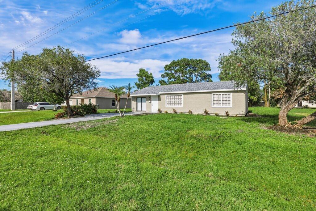 2521 SE Berkshire Boulevard, FL 34952 photo 3