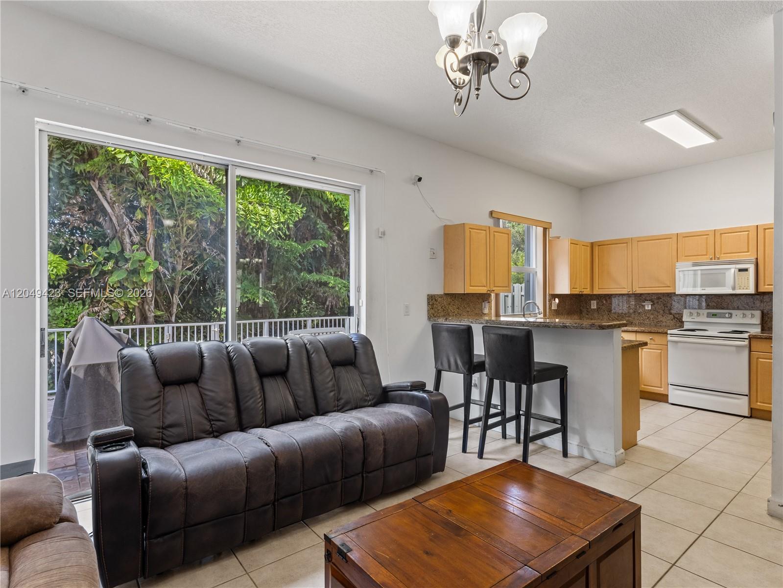 10183 NW 43rd Ter, Doral FL 33178 photo 4